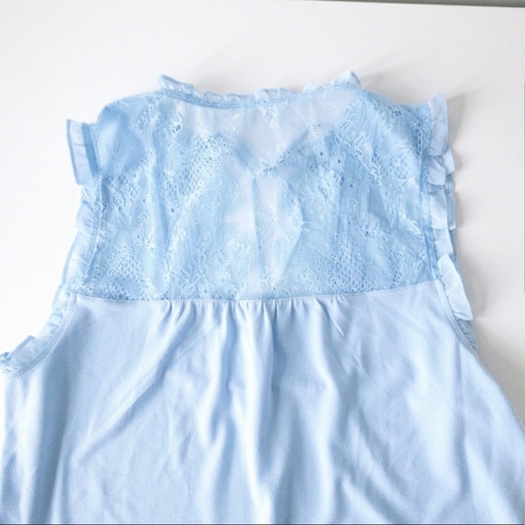 Express lace trim sleeveless blouse - Picture 3 of 6